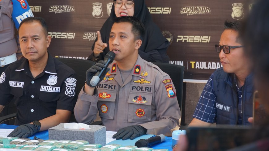 Polres Gresik  Sita 10,8 Kg Ganja di Gudang Ekspedisi